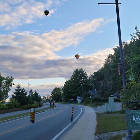 Kokomo Inn: Tropical Riverfront B&B for Adults on Capital Cycling Route Gatineau Exterior photo