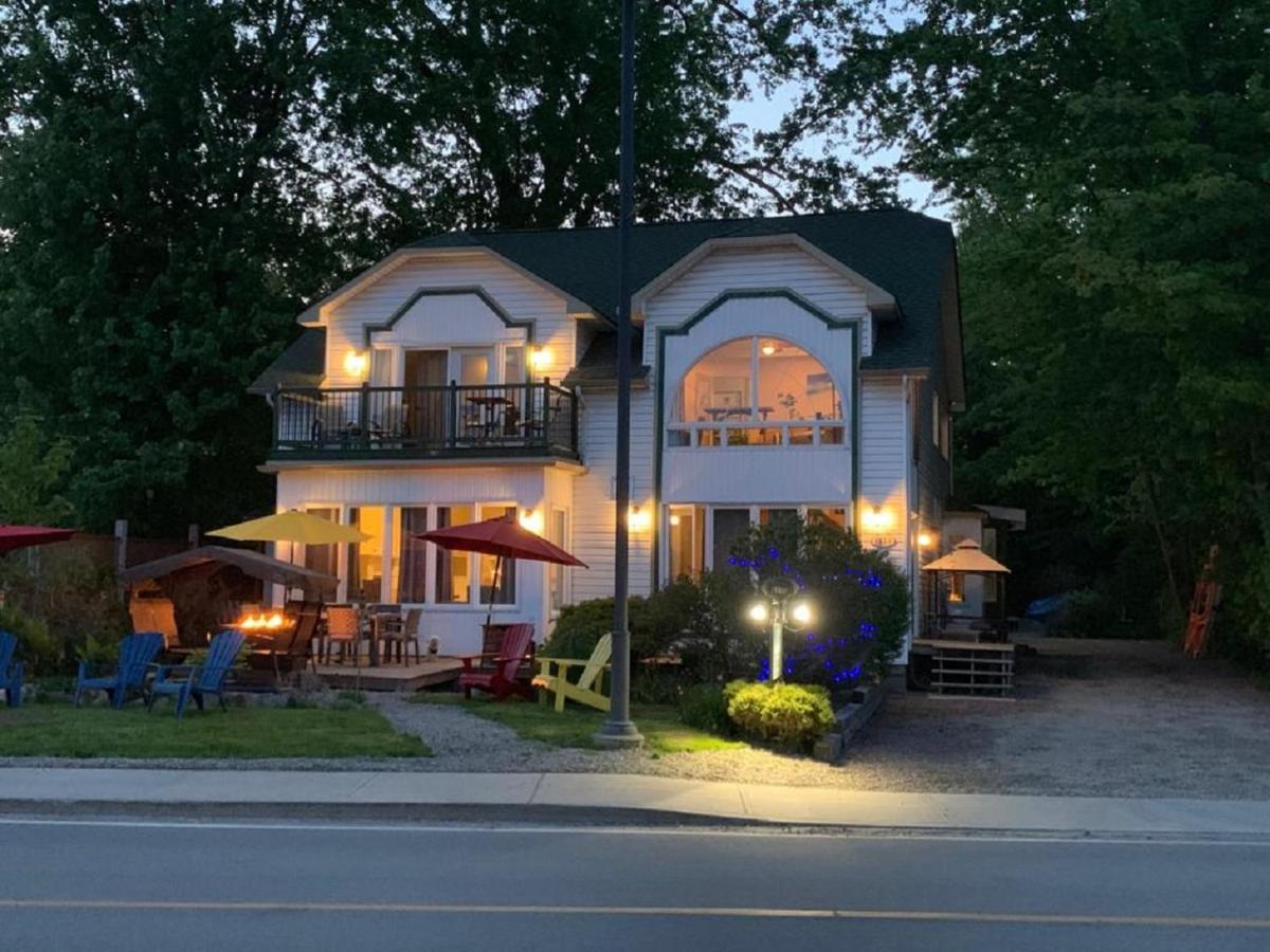 Kokomo Inn: Tropical Riverfront B&B for Adults on Capital Cycling Route Gatineau Exterior photo