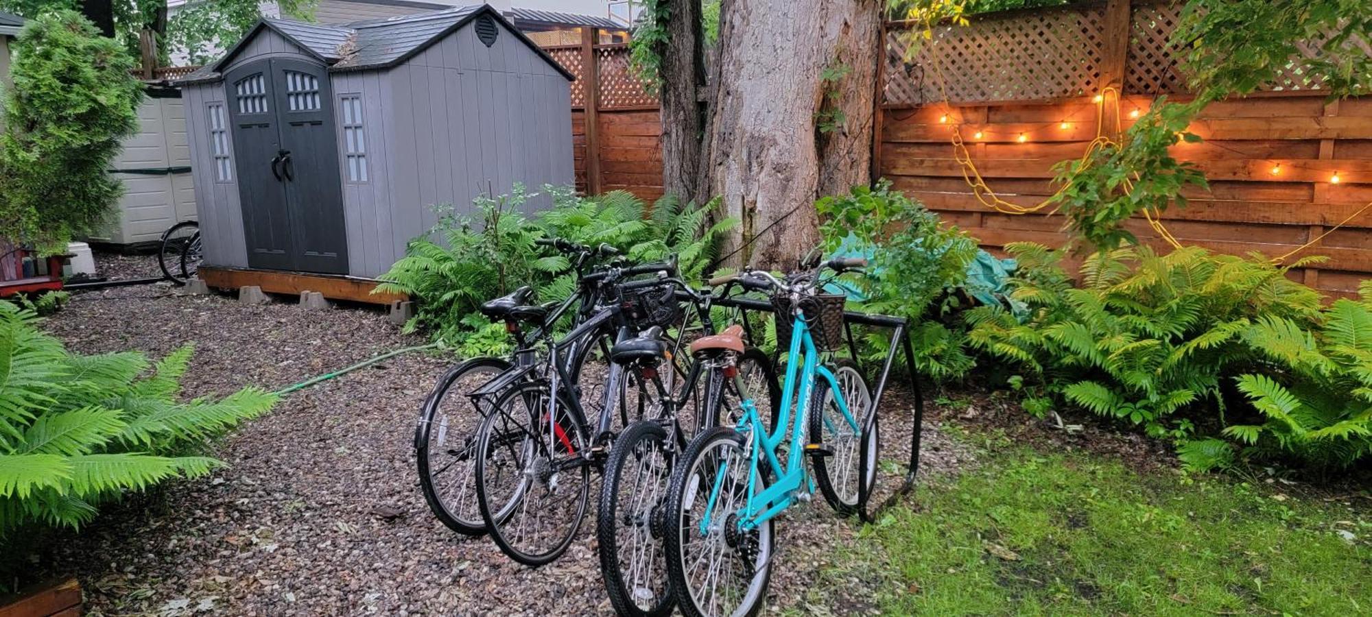 Kokomo Inn: Tropical Riverfront B&B for Adults on Capital Cycling Route Gatineau Exterior photo