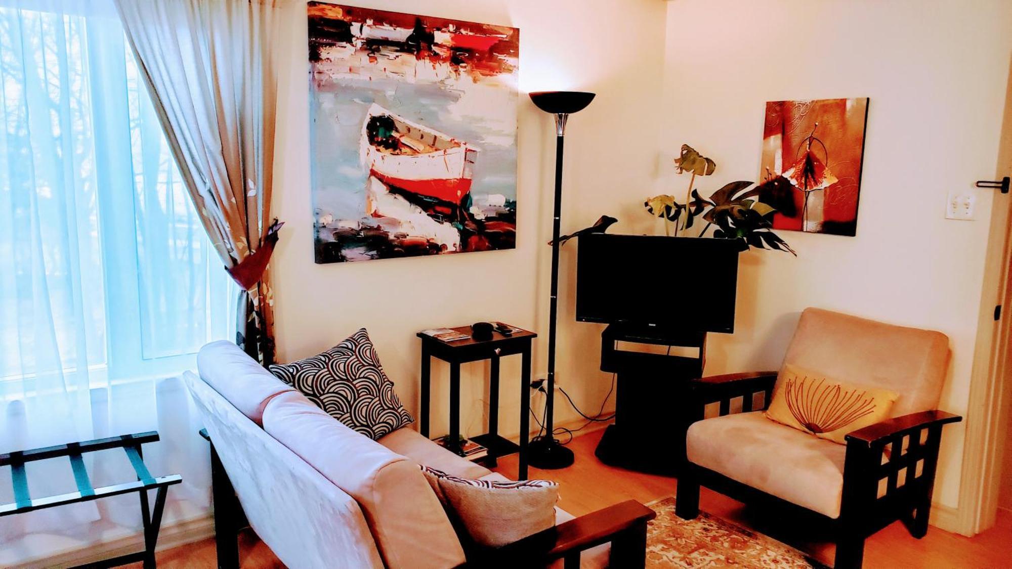 Kokomo Inn: Tropical Riverfront B&B for Adults on Capital Cycling Route Gatineau Exterior photo
