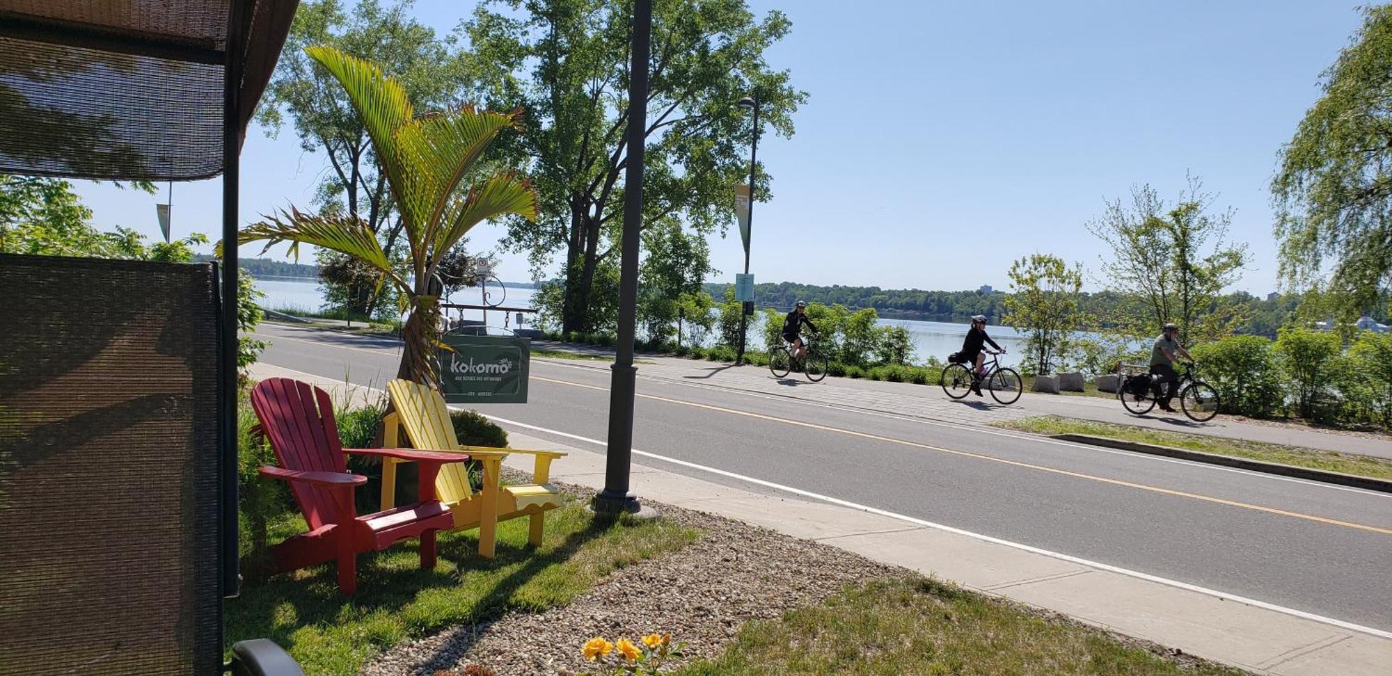 Kokomo Inn: Tropical Riverfront B&B for Adults on Capital Cycling Route Gatineau Exterior photo