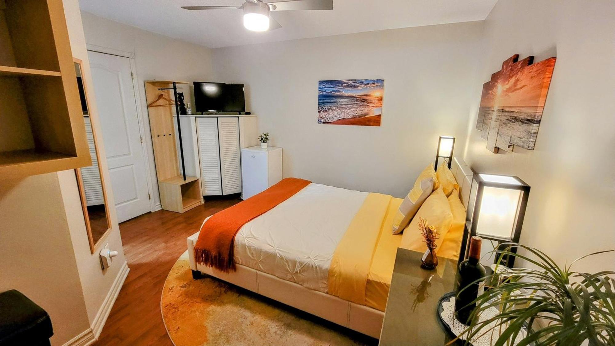 Kokomo Inn: Tropical Riverfront B&B for Adults on Capital Cycling Route Gatineau Exterior photo